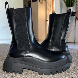 NWOT - PrettyLittleThing - Size 7 (Uk: 5, Europe: 38) Black Platform Boots